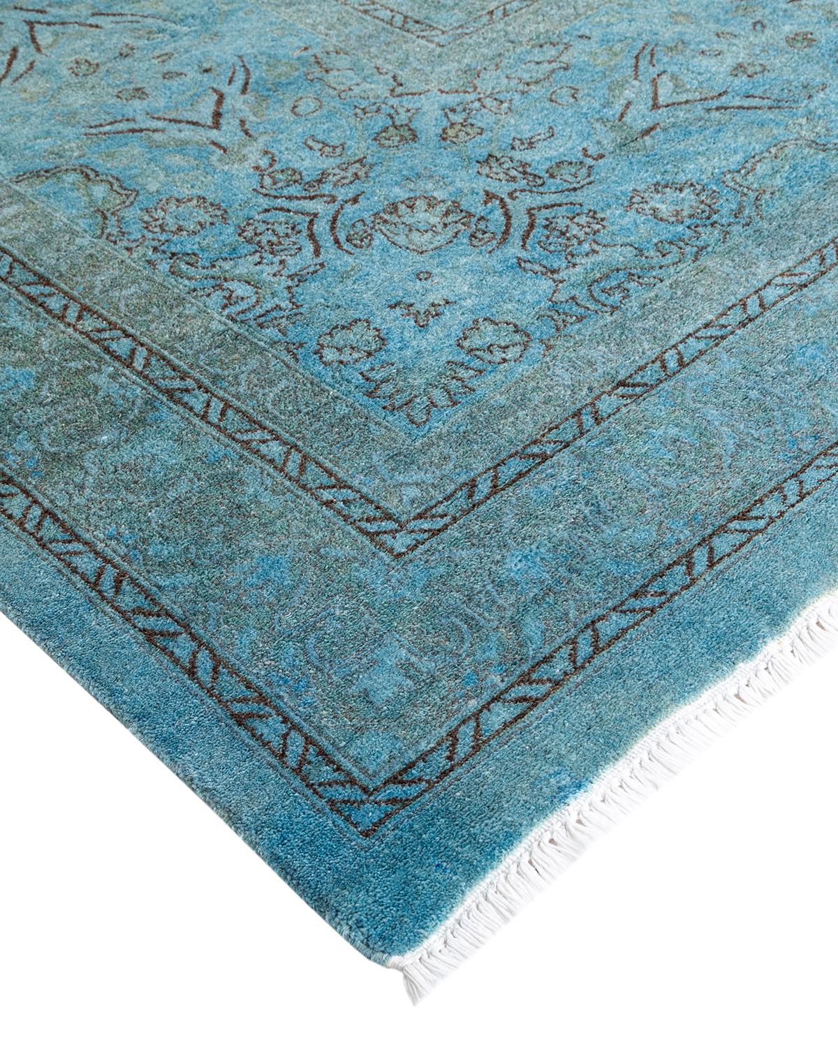 I tappeti Vibrance rappresentano il classico con un tocco di classe: motivi tradizionali sovratinti con colori brillanti. Ogni tappeto annodato a mano viene lavato con una tintura botanica 100% naturale che rivela le sfumature nascoste degli am