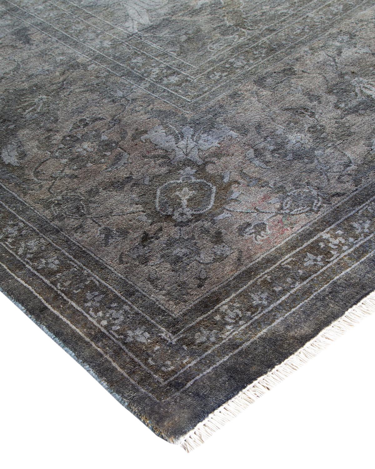 I tappeti Vibrance rappresentano il classico con un tocco di classe: motivi tradizionali sovratinti con colori brillanti. Ogni tappeto annodato a mano viene lavato con una tintura botanica 100% naturale che rivela le sfumature nascoste degli am