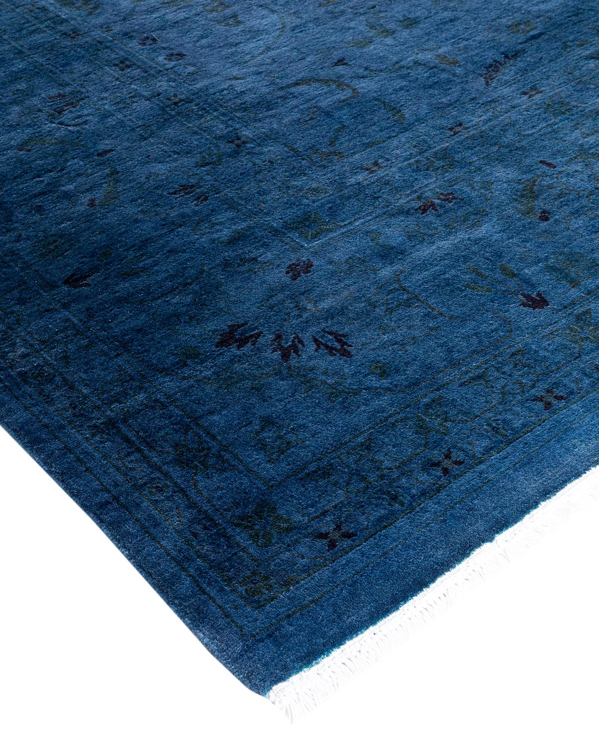 Les tapis Vibrance incarnent le classique avec une touche d'originalité : des motifs traditionnels surteints dans des couleurs éclatantes. Chaque tapis noué à la main est lavé dans une teinture botanique 100 % naturelle qui révèle les nuances