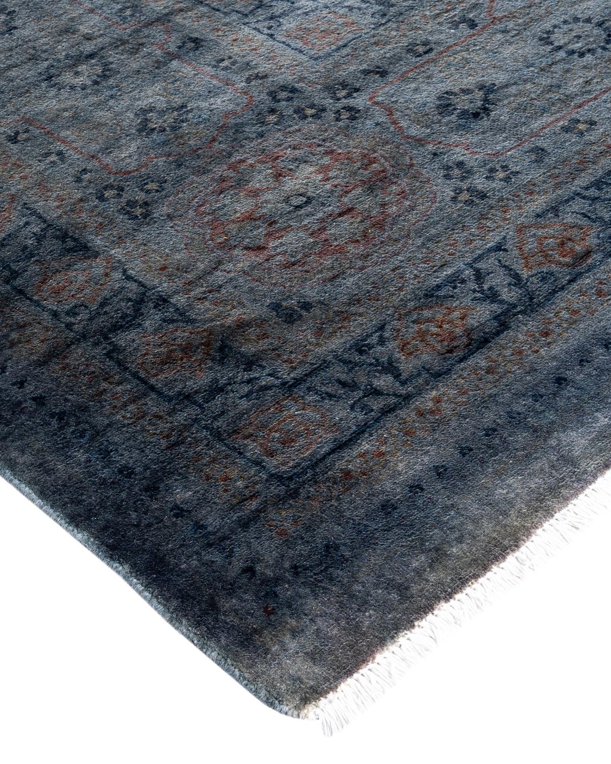 Vibrance-Teppiche sind der Inbegriff von Klassik mit Pfiff: traditionelle Muster in leuchtenden Farben gefärbt. Jeder handgeknüpfte Teppich wird mit einem 100 % natürlichen botanischen Farbstoff gewaschen, der verborgene Nuancen in den Mustern