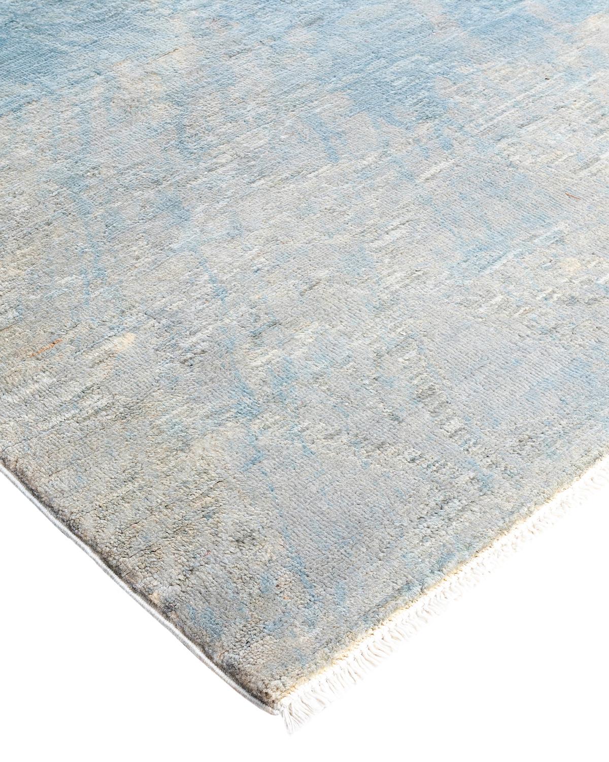 Las alfombras Vibrance son la personificación de lo clásico con un toque especial: motivos tradicionales teñidos de colores brillantes. Cada alfombra anudada a mano se lava con un tinte botánico 100% natural que revela matices ocultos en los