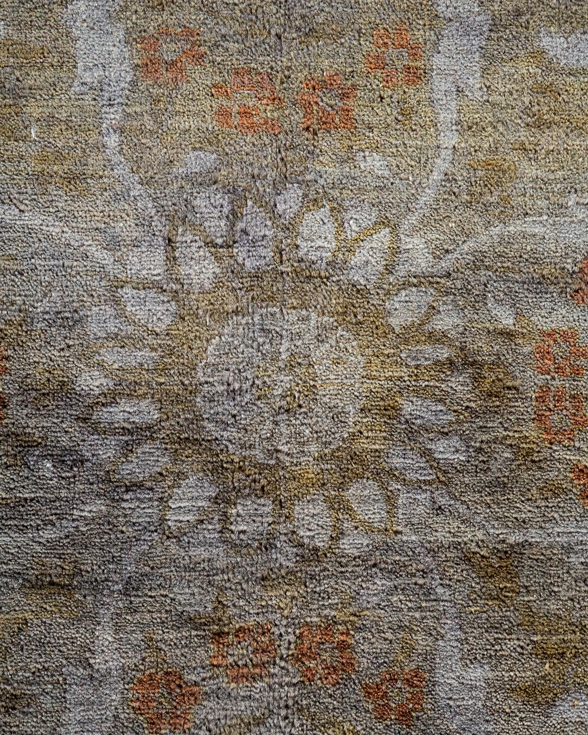 Contemporary Overdyed Hand Knotted Wool Gray Area Rug (Pakistanisch) im Angebot