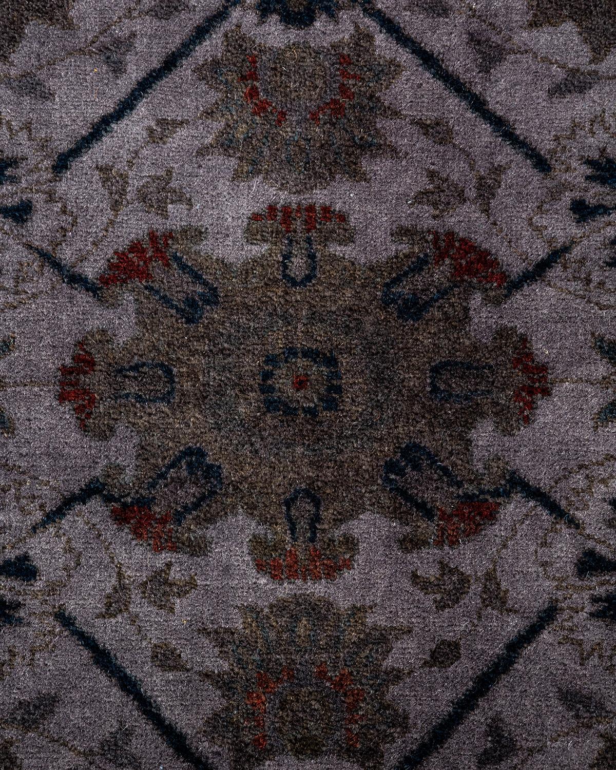 Pakistanais Contemporary Overdyed Hand Knotted Wool Gray Area Rug (Tapis de sol surdimensionné en laine grise nouée à la main) en vente