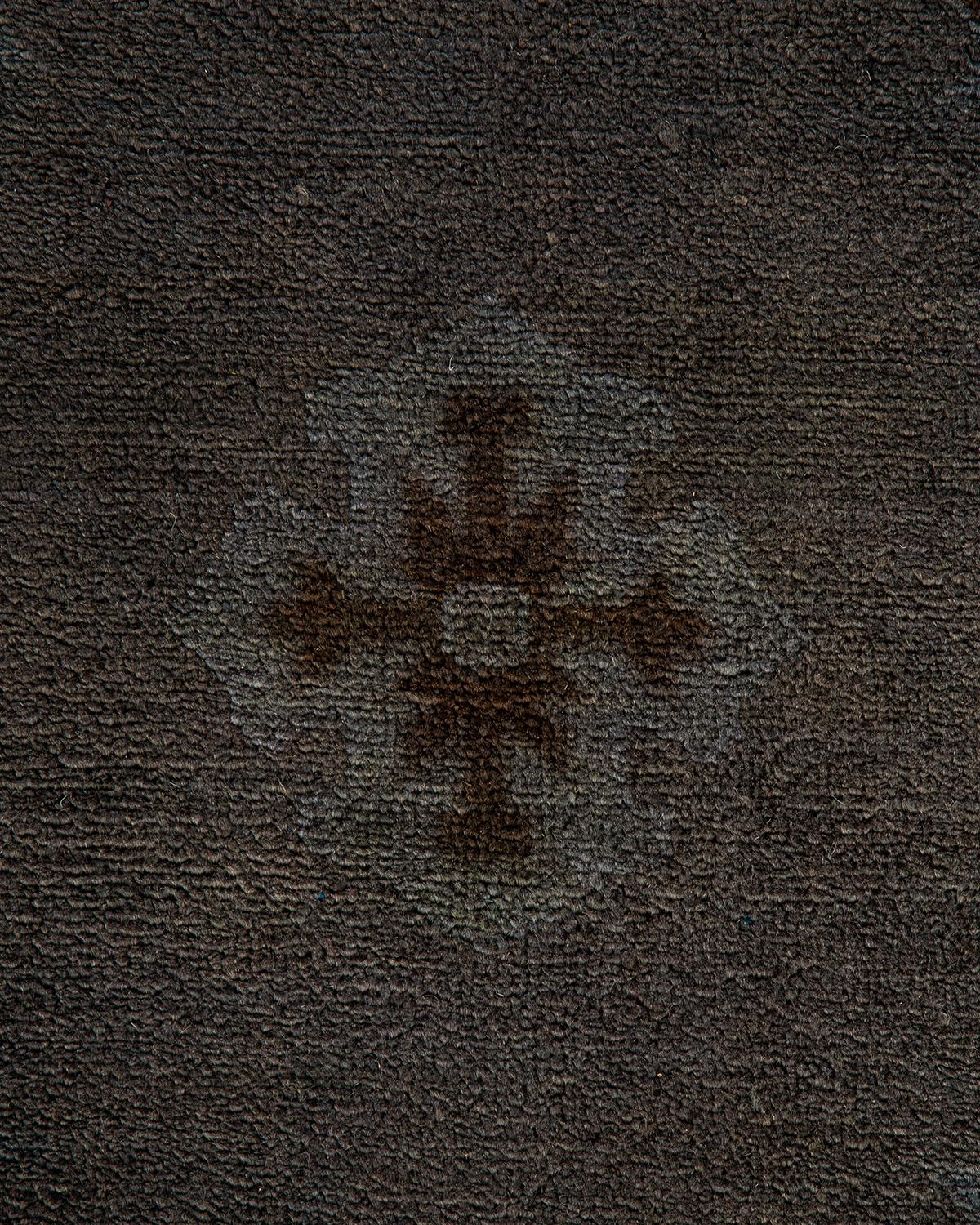 Contemporary Overdyed Hand Knotted Wool Gray Area Rug (Pakistanisch) im Angebot