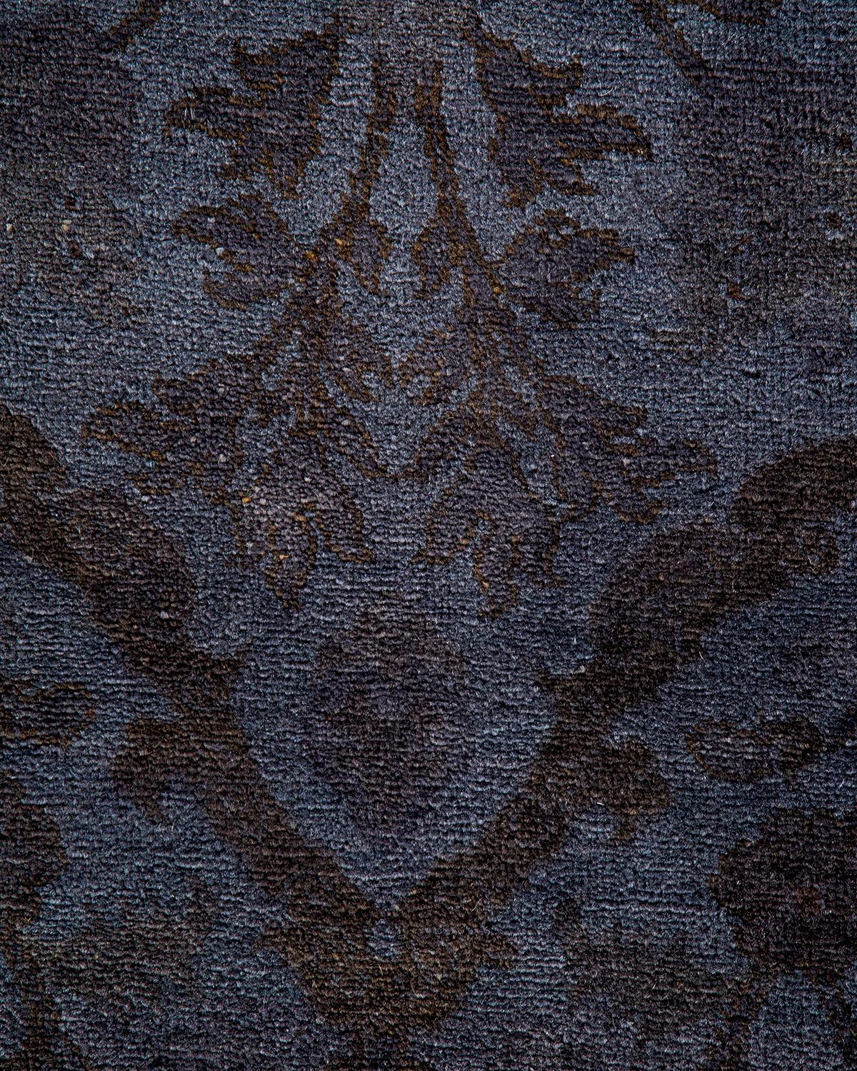 Contemporary Overdyed Hand Knotted Wool Gray Area Rug (Pakistanisch) im Angebot