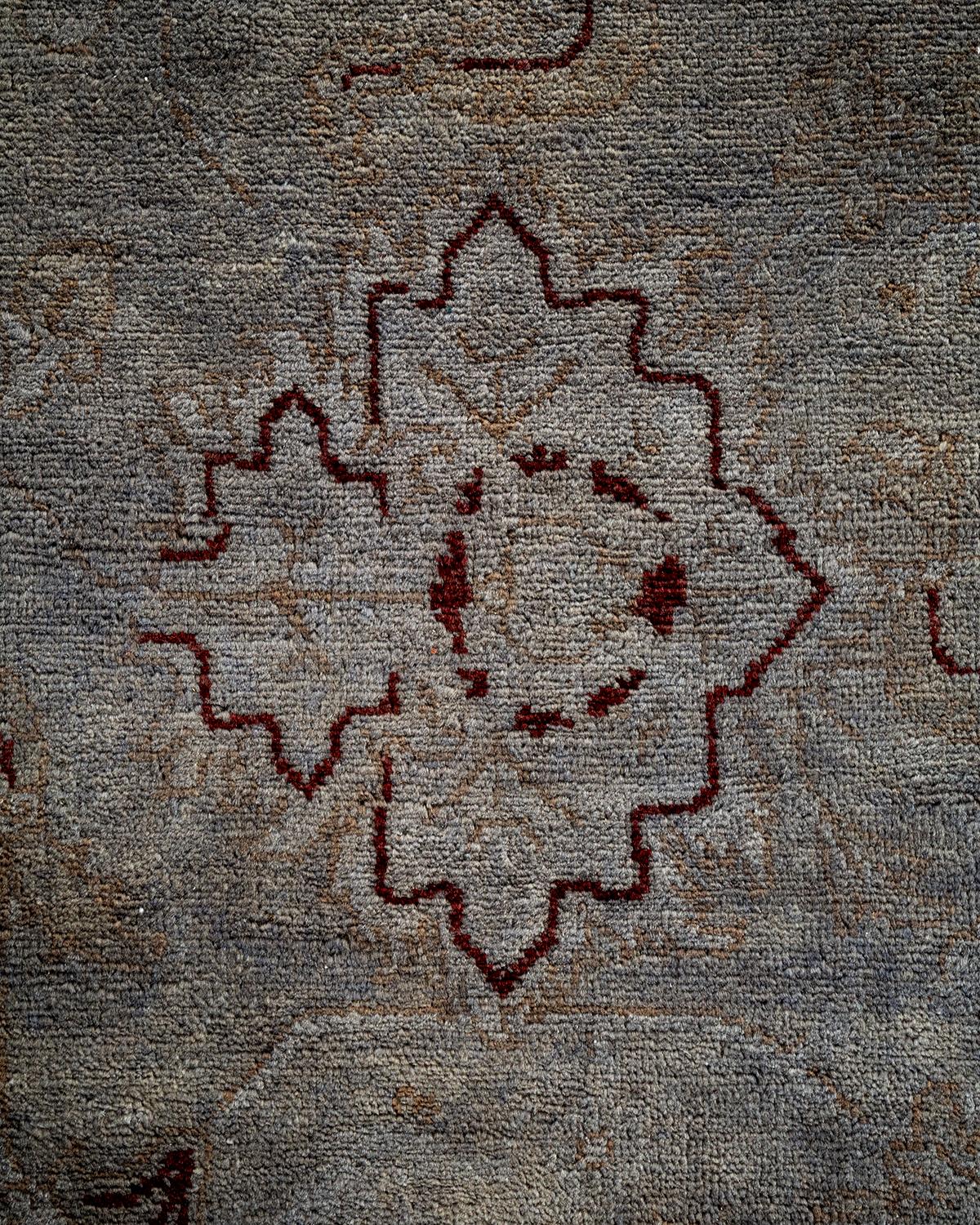 Contemporary Overdyed Hand Knotted Wool Gray Area Rug (Pakistanisch) im Angebot