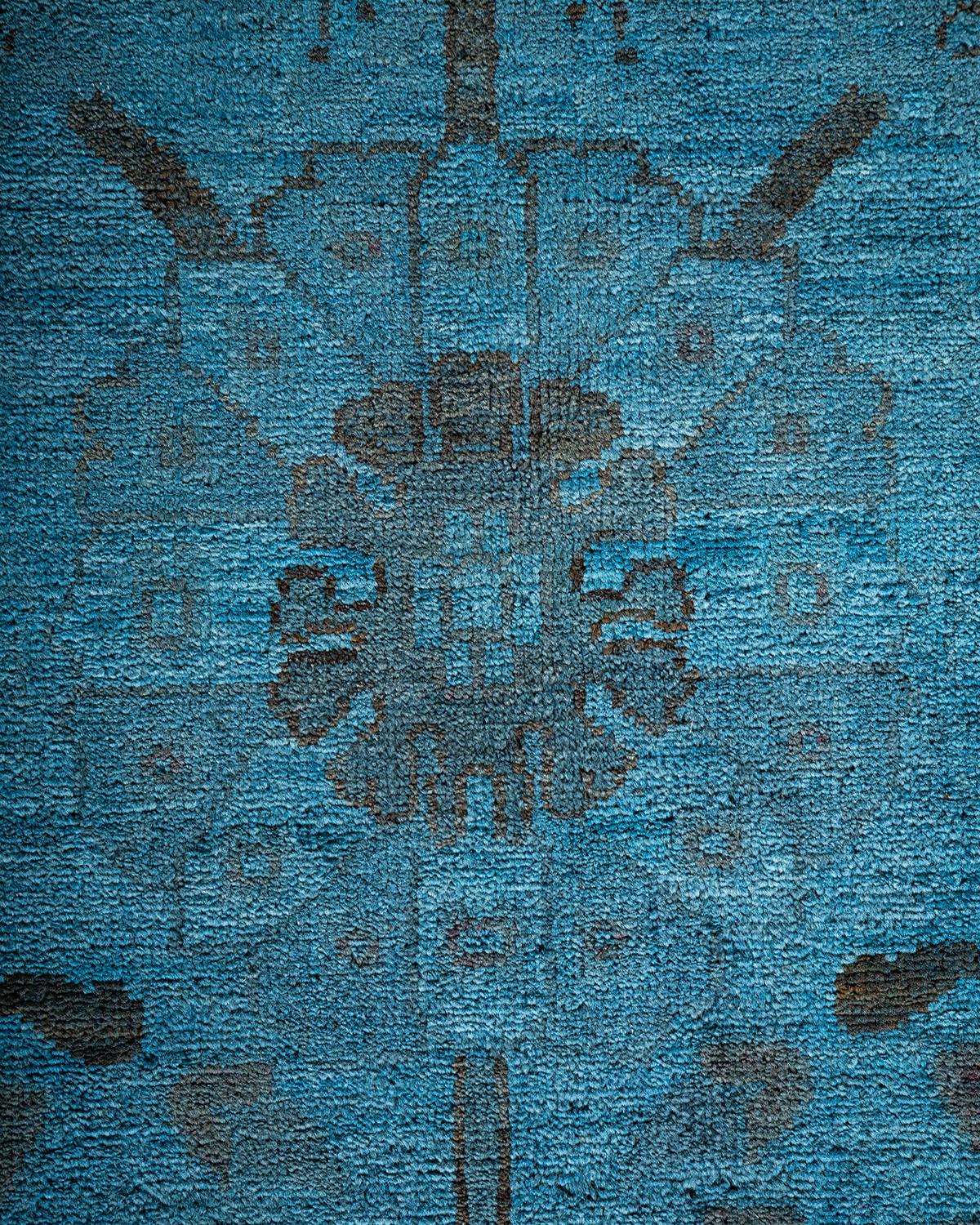 Pakistanais Contemporary Overdyed Hand Knotted Wool Gray Area Rug (Tapis de sol surdimensionné en laine grise nouée à la main) en vente