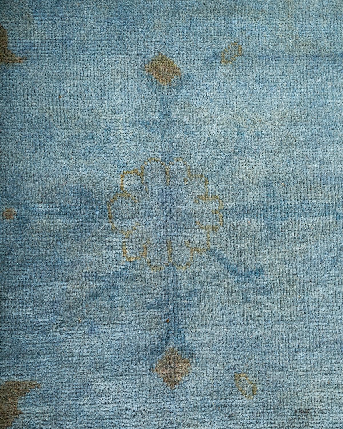 Pakistanais Contemporary Overdyed Hand Knotted Wool Gray Area Rug (Tapis de sol surdimensionné en laine grise nouée à la main) en vente