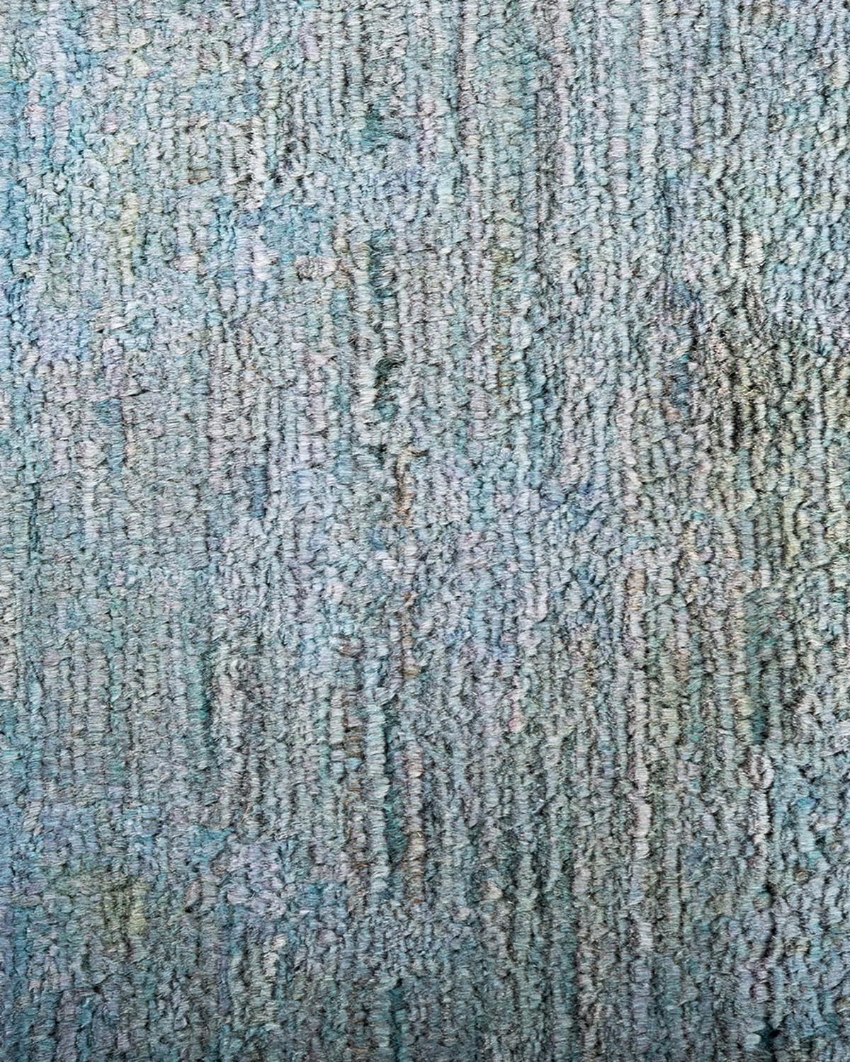 Pakistanais Contemporary Overdyed Hand Knotted Wool Gray Area Rug (Tapis de sol surdimensionné en laine grise nouée à la main) en vente