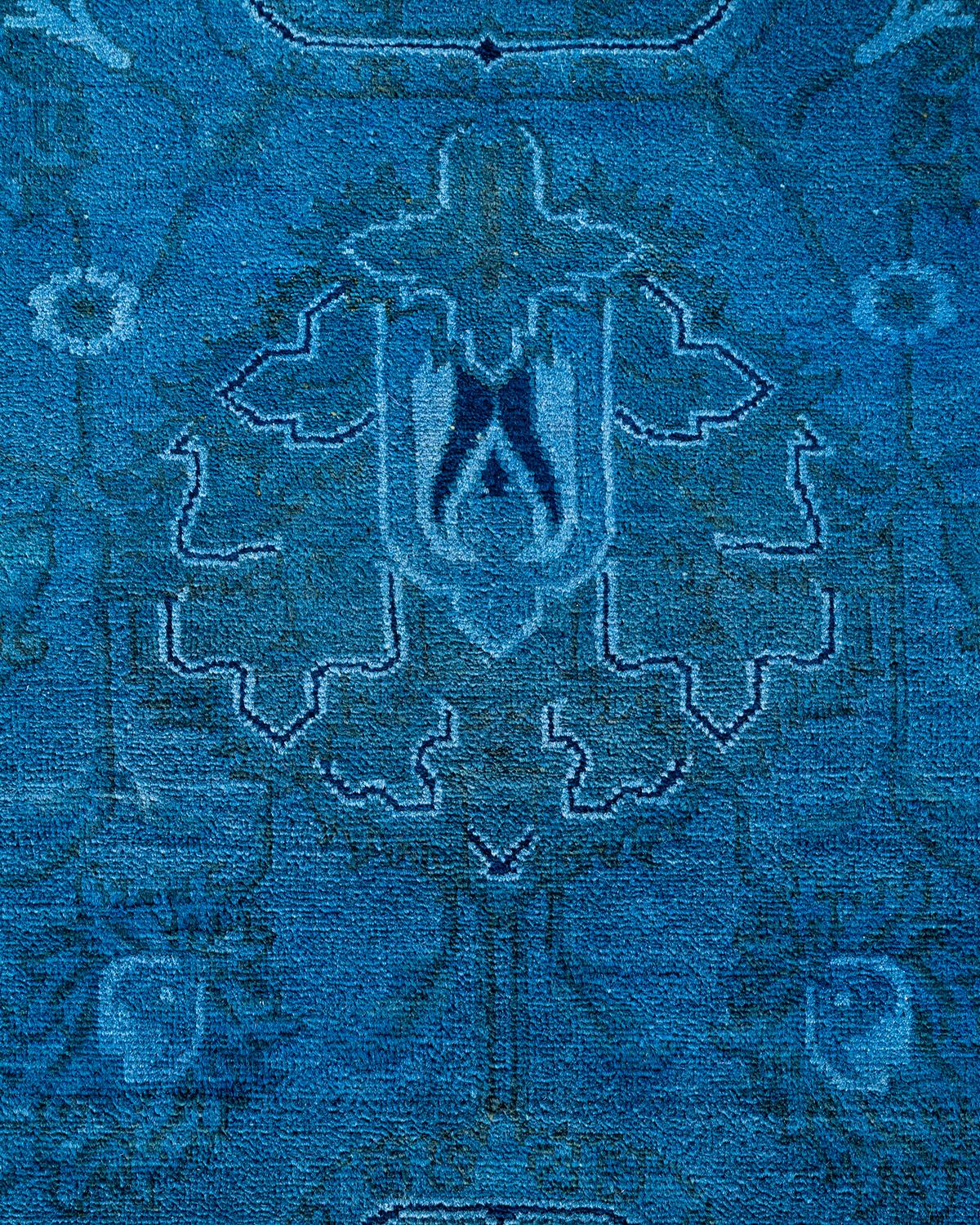 Pakistanais Contemporary Overdyed Hand Knotted Wool Gray Area Rug (Tapis de sol surdimensionné en laine grise nouée à la main) en vente