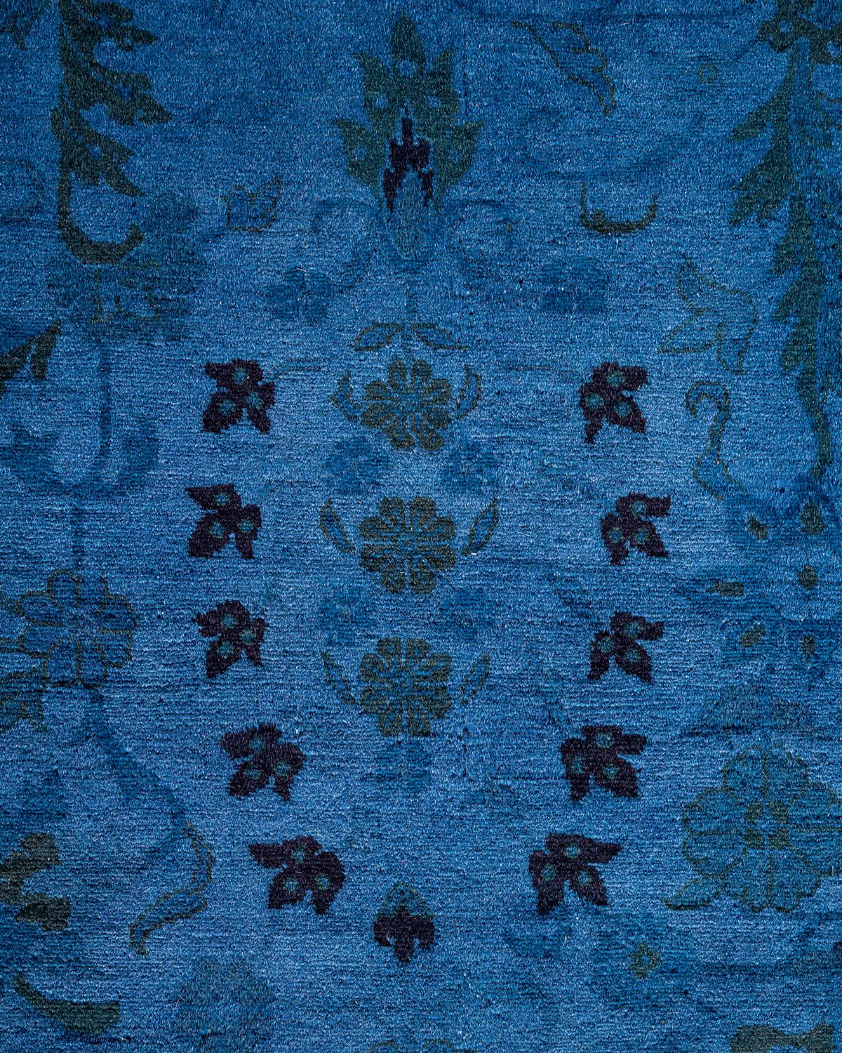Pakistanais Contemporary Overdyed Hand Knotted Wool Gray Area Rug (Tapis de sol surdimensionné en laine grise nouée à la main) en vente