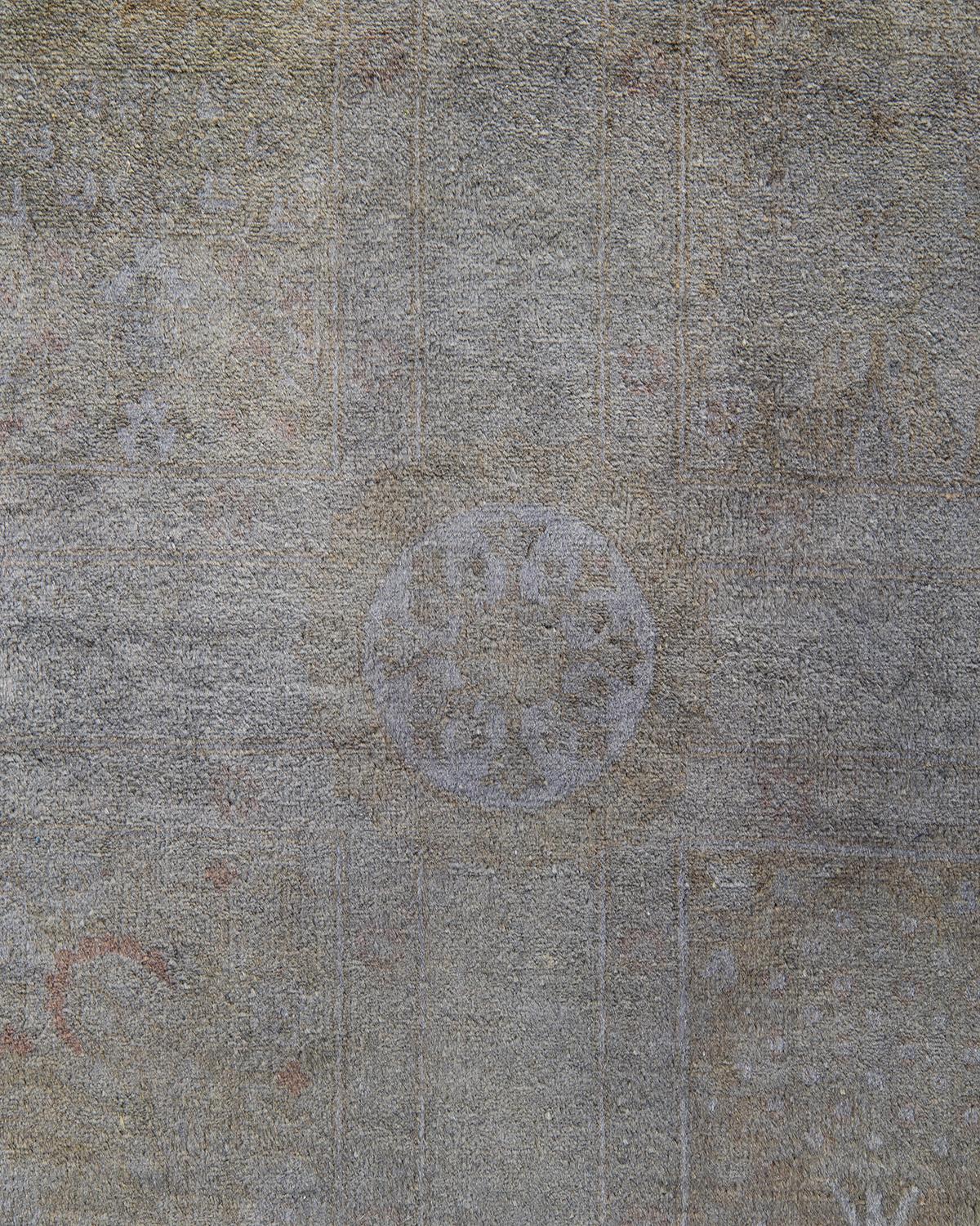 Pakistanais Contemporary Overdyed Hand Knotted Wool Gray Area Rug (Tapis de sol surdimensionné en laine grise nouée à la main) en vente