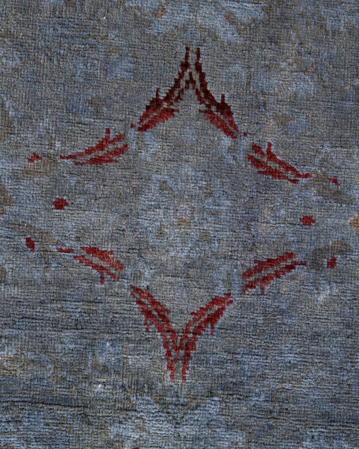 Pakistanais Contemporary Overdyed Hand Knotted Wool Gray Area Rug (Tapis de sol surdimensionné en laine grise nouée à la main) en vente