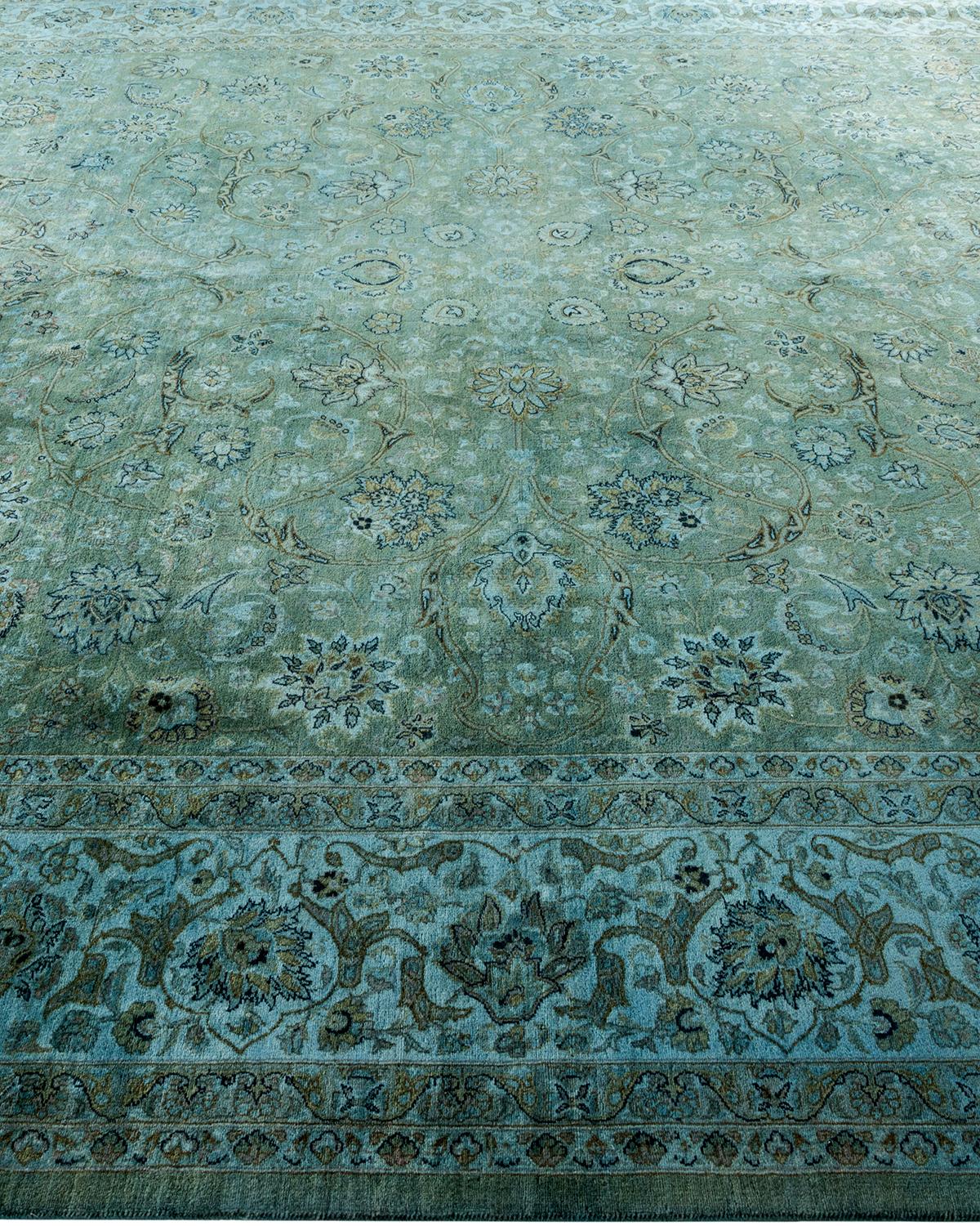 Contemporary Overdyed Hand Knotted Wool Gray Area Rug (Tapis de sol surdimensionné en laine grise nouée à la main) Neuf - En vente à Norwalk, CT