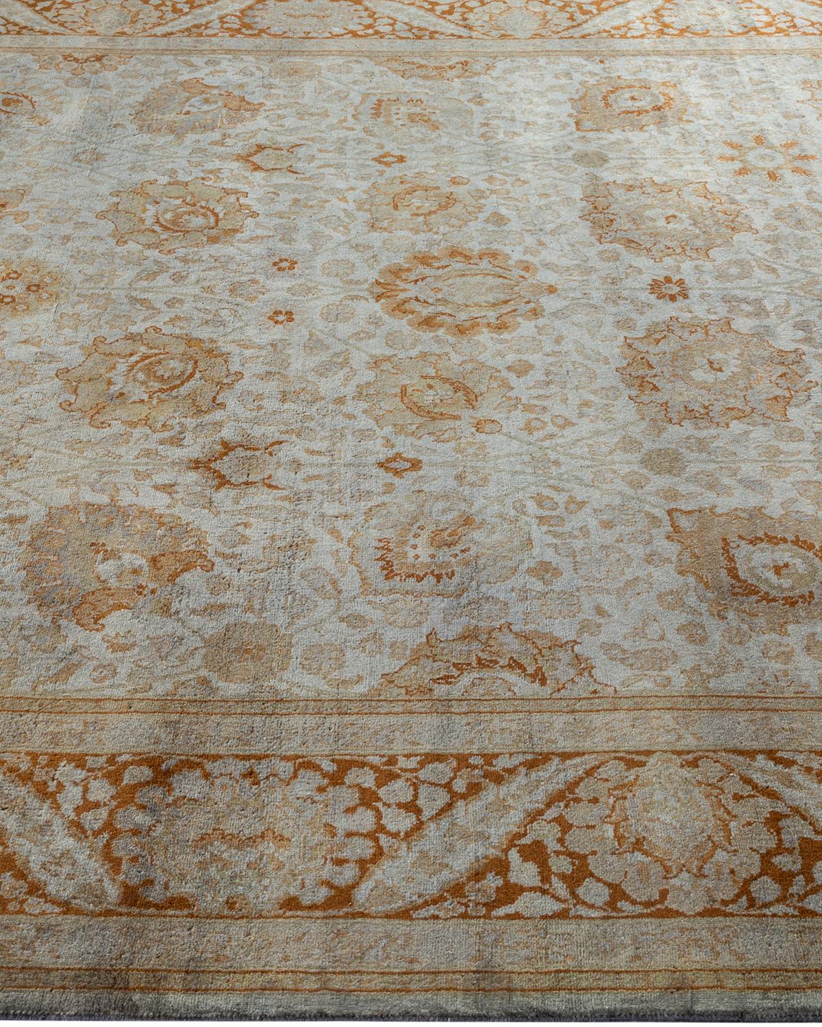 Contemporary Overdyed Hand Knotted Wool Gray Area Rug (Tapis de sol surdimensionné en laine grise nouée à la main) Neuf - En vente à Norwalk, CT