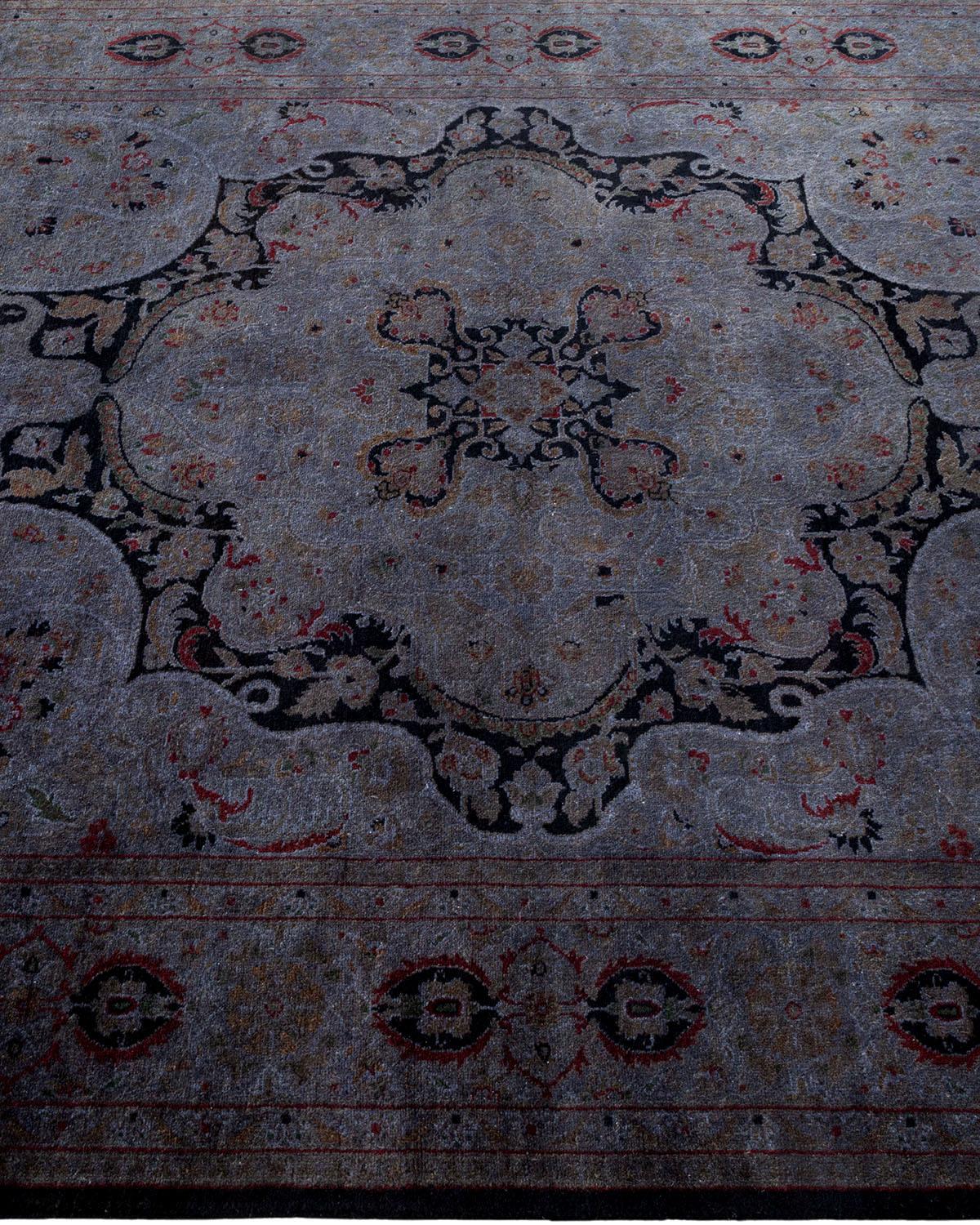Contemporary Overdyed Hand Knotted Wool Gray Area Rug (Tapis de sol surdimensionné en laine grise nouée à la main) Neuf - En vente à Norwalk, CT