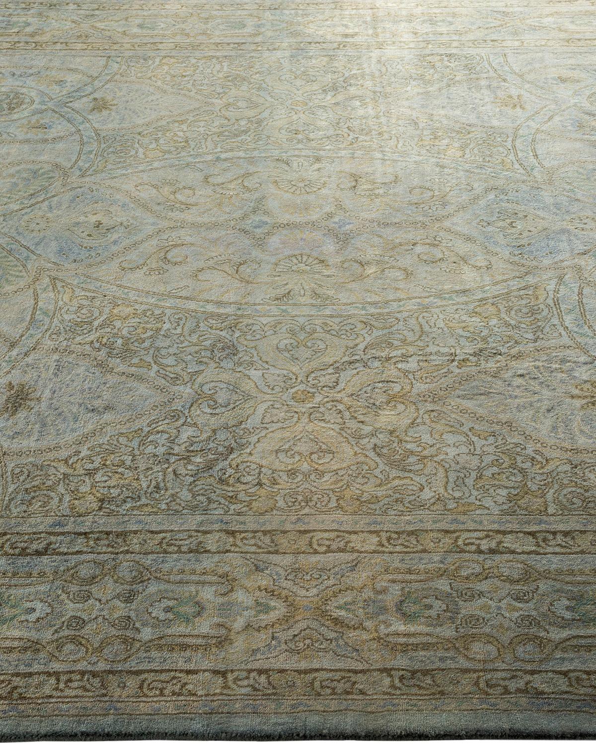 Contemporary Overdyed Hand Knotted Wool Gray Area Rug (Tapis de sol surdimensionné en laine grise nouée à la main) Neuf - En vente à Norwalk, CT