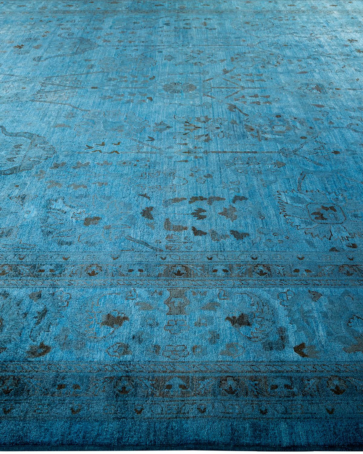Contemporary Overdyed Hand Knotted Wool Gray Area Rug (Tapis de sol surdimensionné en laine grise nouée à la main) Neuf - En vente à Norwalk, CT