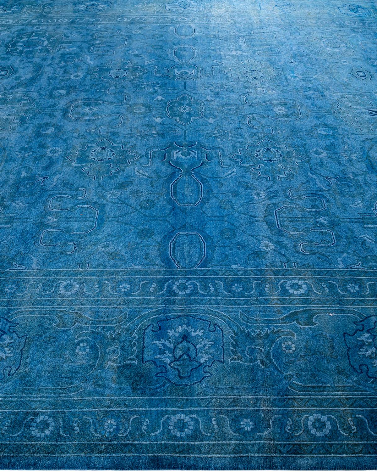 Contemporary Overdyed Hand Knotted Wool Gray Area Rug (Tapis de sol surdimensionné en laine grise nouée à la main) Neuf - En vente à Norwalk, CT