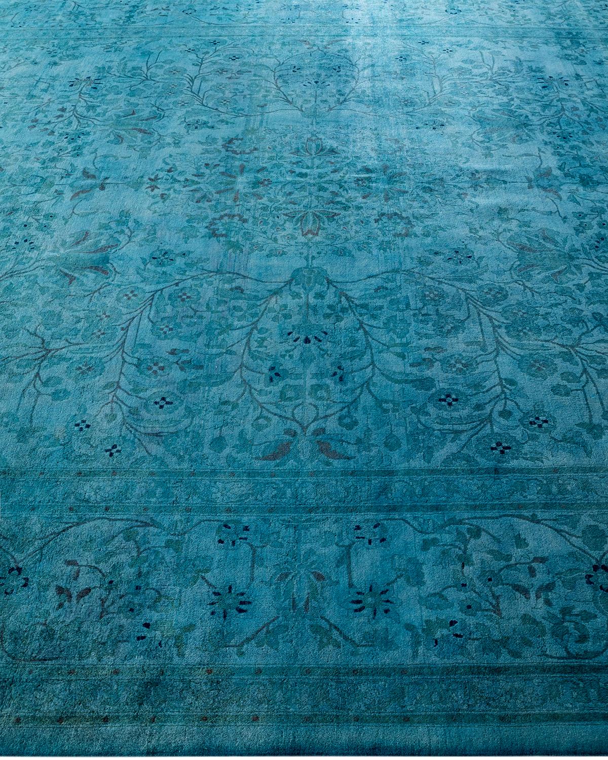 Contemporary Overdyed Hand Knotted Wool Gray Area Rug (Tapis de sol surdimensionné en laine grise nouée à la main) Neuf - En vente à Norwalk, CT