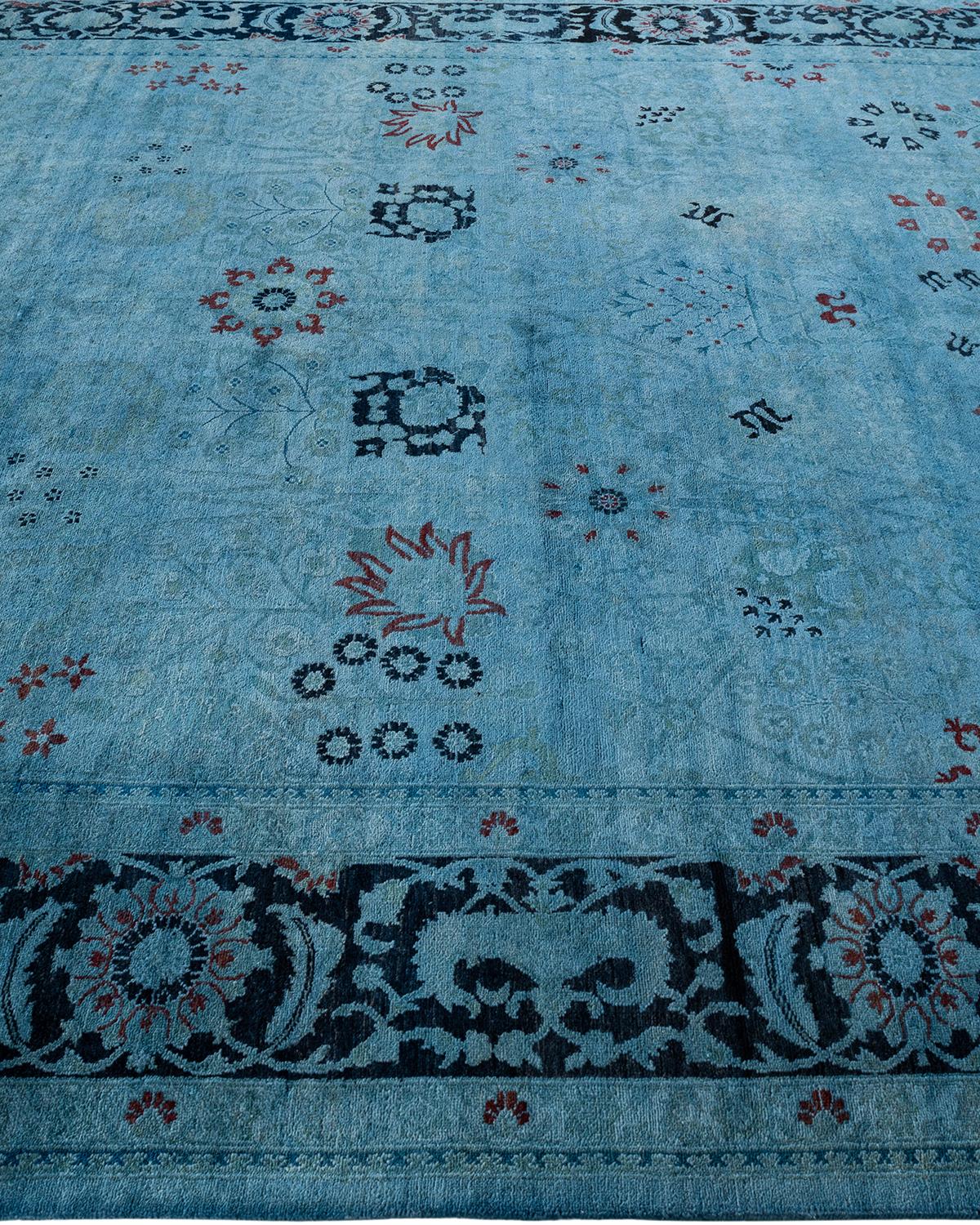 Contemporary Overdyed Hand Knotted Wool Gray Area Rug (Tapis de sol surdimensionné en laine grise nouée à la main) Neuf - En vente à Norwalk, CT