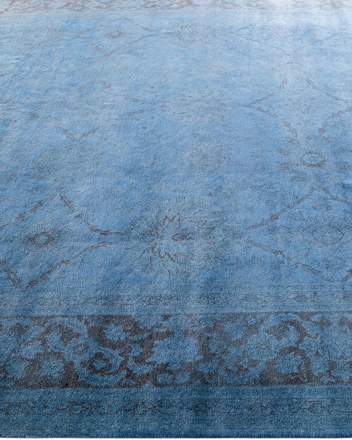 Contemporary Overdyed Hand Knotted Wool Gray Area Rug (Tapis de sol surdimensionné en laine grise nouée à la main) Neuf - En vente à Norwalk, CT