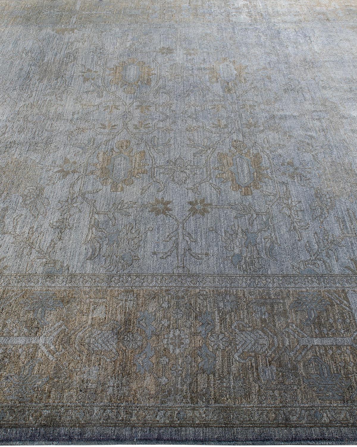 Contemporary Overdyed Hand Knotted Wool Gray Area Rug (Tapis de sol surdimensionné en laine grise nouée à la main) Neuf - En vente à Norwalk, CT