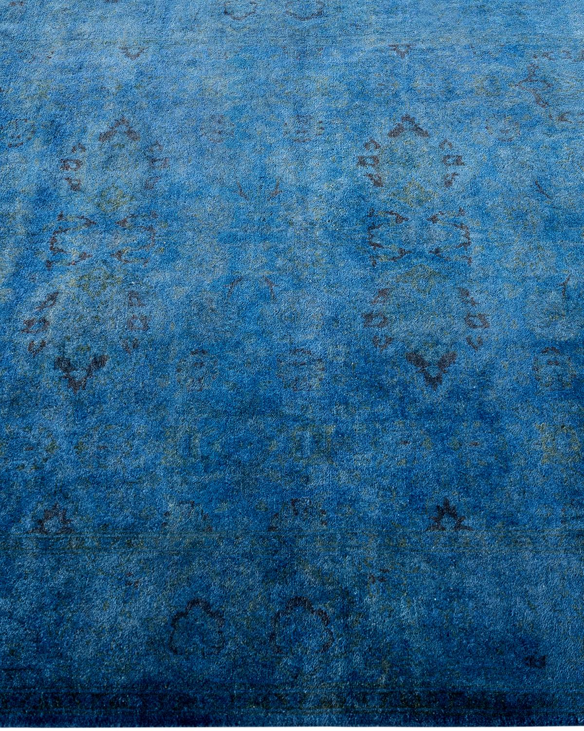 Contemporary Overdyed Hand Knotted Wool Gray Area Rug (Tapis de sol surdimensionné en laine grise nouée à la main) Neuf - En vente à Norwalk, CT