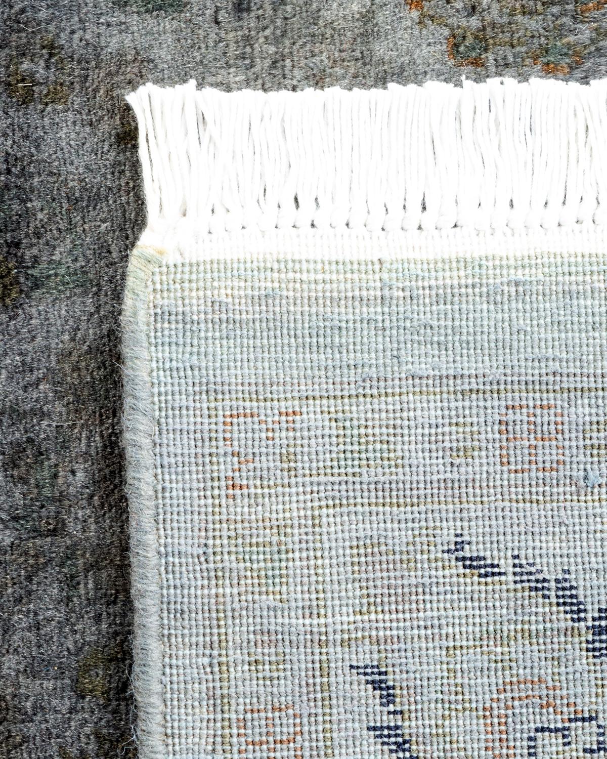 XXIe siècle et contemporain Contemporary Overdyed Hand Knotted Wool Gray Area Rug (Tapis de sol surdimensionné en laine grise nouée à la main) en vente