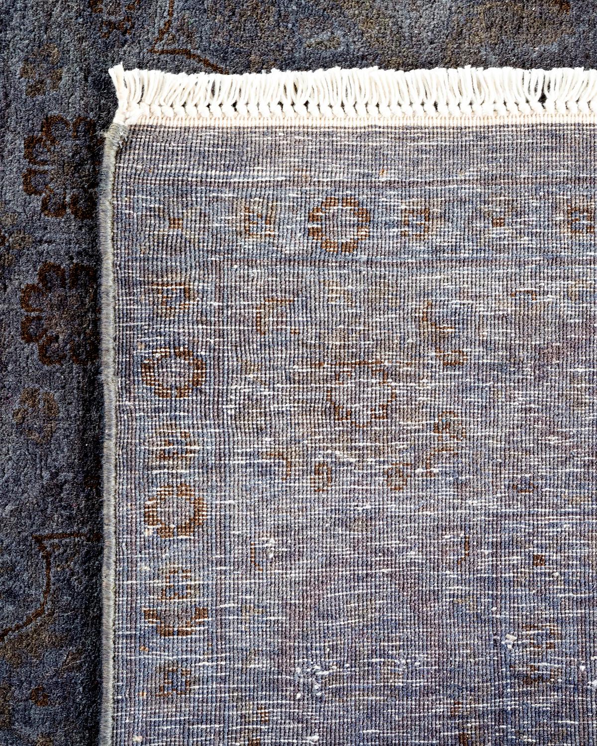 Contemporary Overdyed Hand Knotted Wool Gray Area Rug (21. Jahrhundert und zeitgenössisch) im Angebot