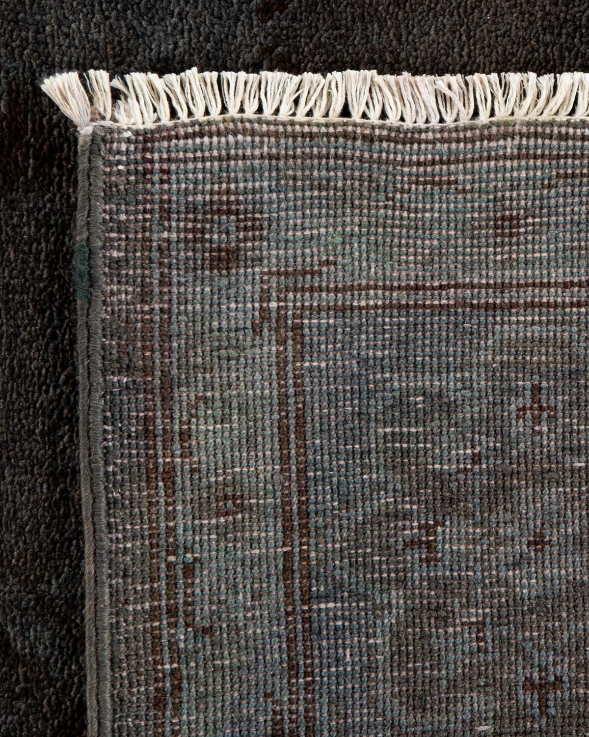 Contemporary Overdyed Hand Knotted Wool Gray Area Rug (21. Jahrhundert und zeitgenössisch) im Angebot