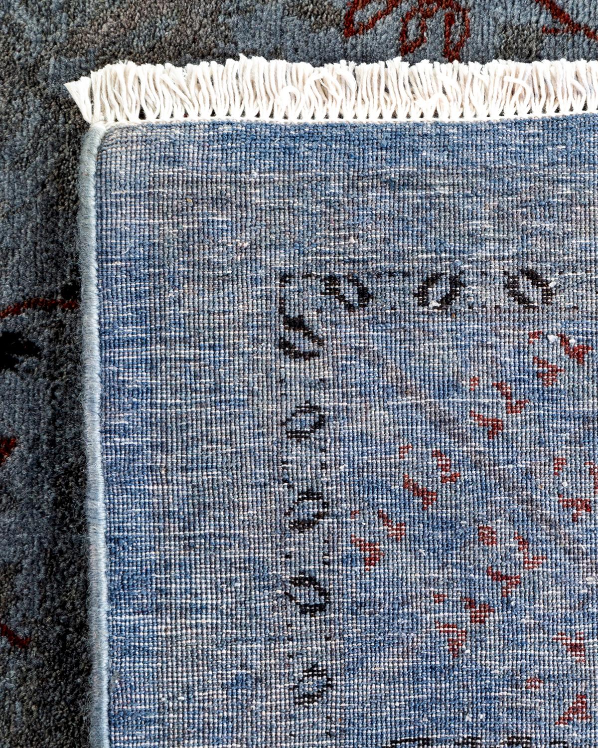 XXIe siècle et contemporain Contemporary Overdyed Hand Knotted Wool Gray Area Rug (Tapis de sol surdimensionné en laine grise nouée à la main) en vente
