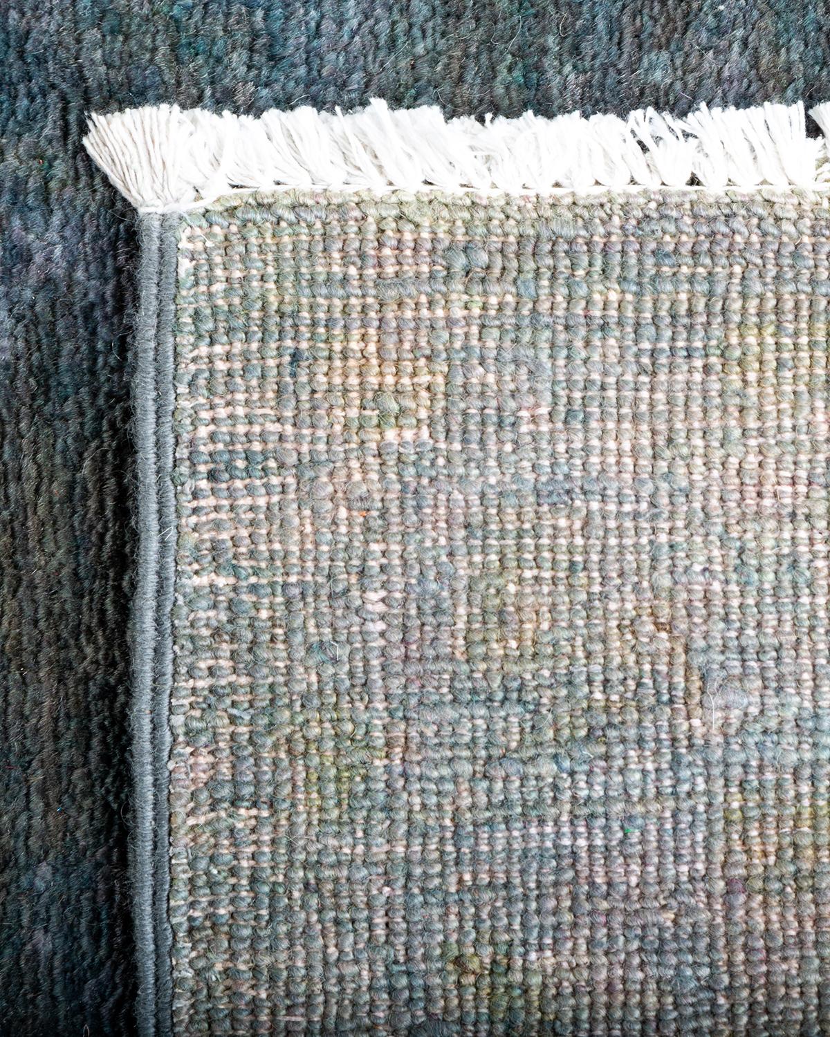 XXIe siècle et contemporain Contemporary Overdyed Hand Knotted Wool Gray Area Rug (Tapis de sol surdimensionné en laine grise nouée à la main) en vente