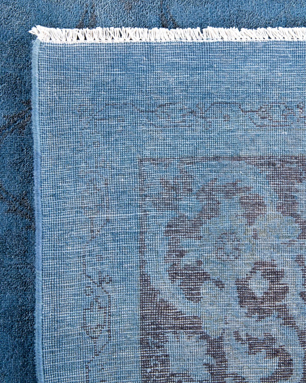 XXIe siècle et contemporain Contemporary Overdyed Hand Knotted Wool Gray Area Rug (Tapis de sol surdimensionné en laine grise nouée à la main) en vente