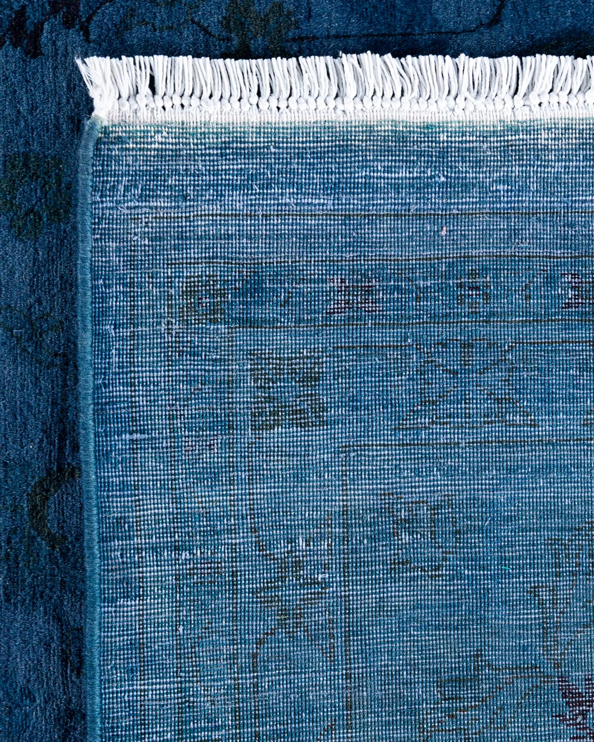 XXIe siècle et contemporain Contemporary Overdyed Hand Knotted Wool Gray Area Rug (Tapis de sol surdimensionné en laine grise nouée à la main) en vente