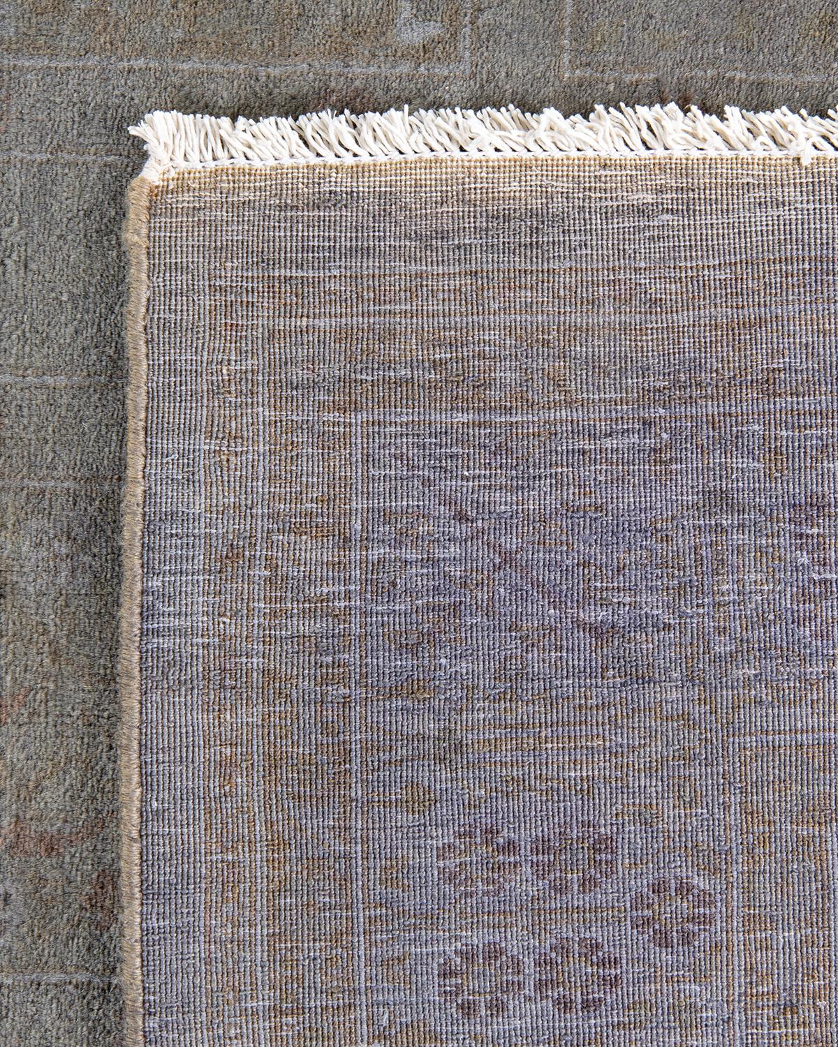 XXIe siècle et contemporain Contemporary Overdyed Hand Knotted Wool Gray Area Rug (Tapis de sol surdimensionné en laine grise nouée à la main) en vente