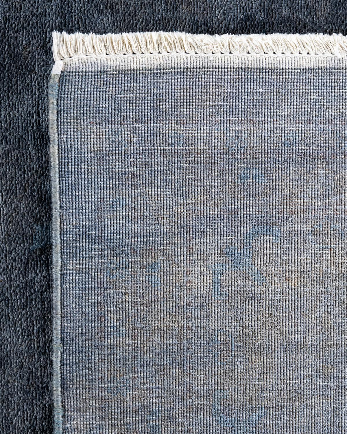 XXIe siècle et contemporain Contemporary Overdyed Hand Knotted Wool Gray Area Rug (Tapis de sol surdimensionné en laine grise nouée à la main) en vente