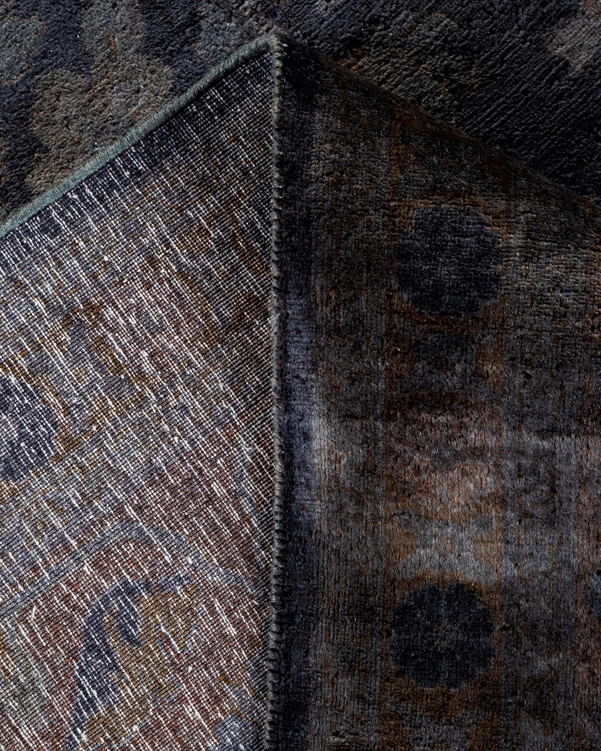 Laine Contemporary Overdyed Hand Knotted Wool Gray Area Rug (Tapis de sol surdimensionné en laine grise nouée à la main) en vente