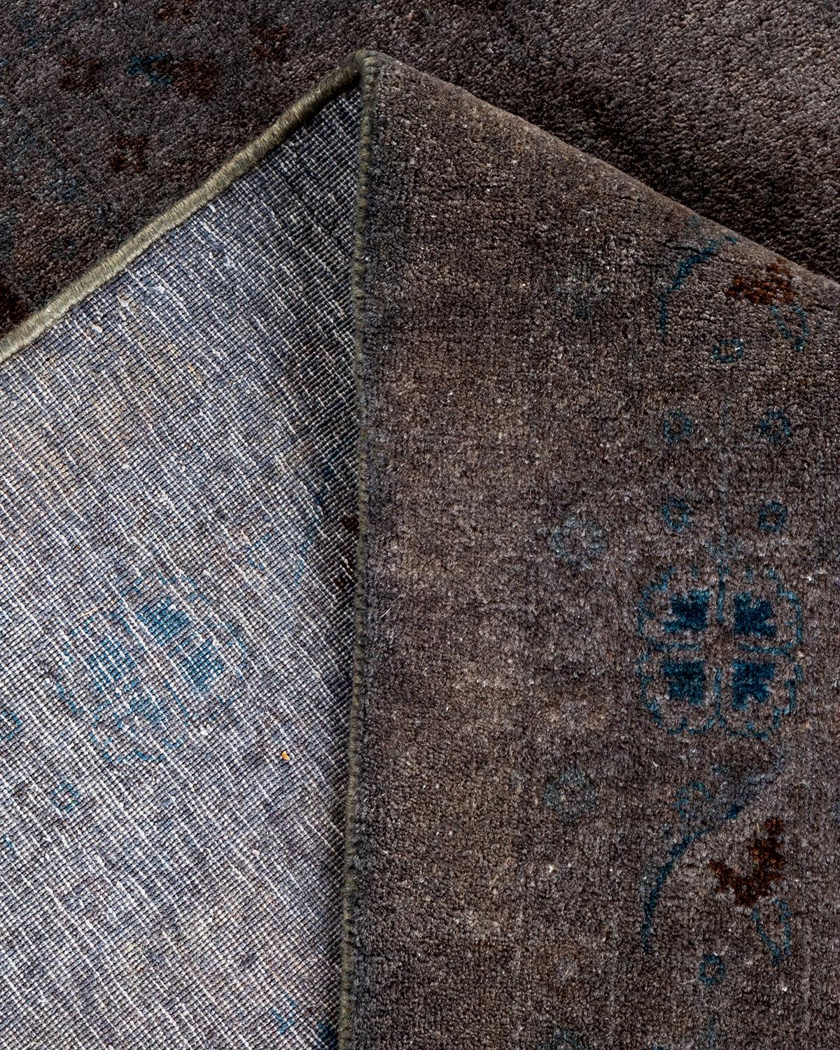 Laine Contemporary Overdyed Hand Knotted Wool Gray Area Rug (Tapis de sol surdimensionné en laine grise nouée à la main) en vente