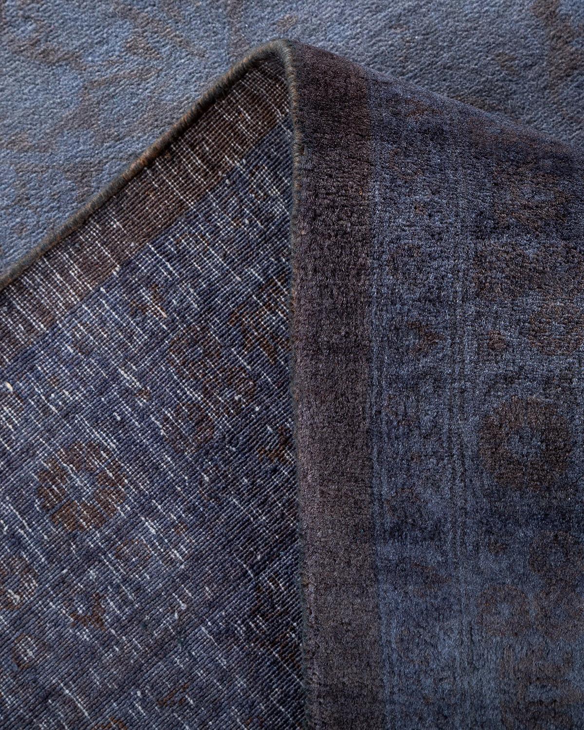Contemporary Overdyed Hand Knotted Wool Gray Area Rug (Wolle) im Angebot