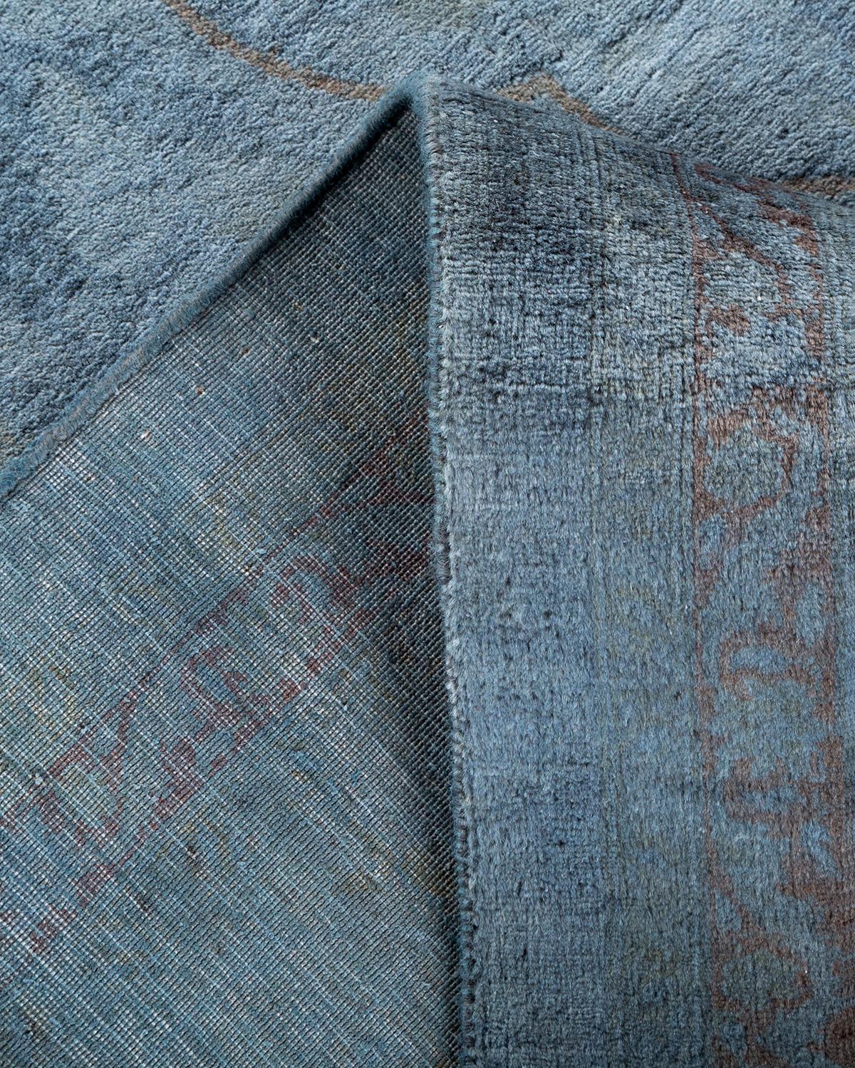 Laine Contemporary Overdyed Hand Knotted Wool Gray Area Rug (Tapis de sol surdimensionné en laine grise nouée à la main) en vente