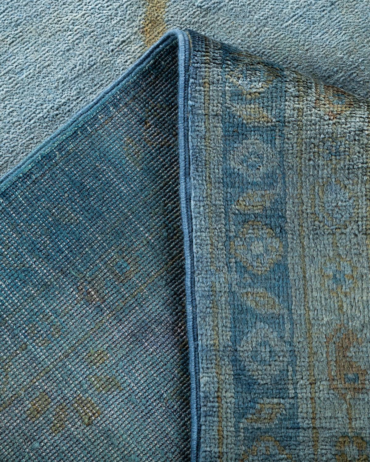 Laine Contemporary Overdyed Hand Knotted Wool Gray Area Rug (Tapis de sol surdimensionné en laine grise nouée à la main) en vente