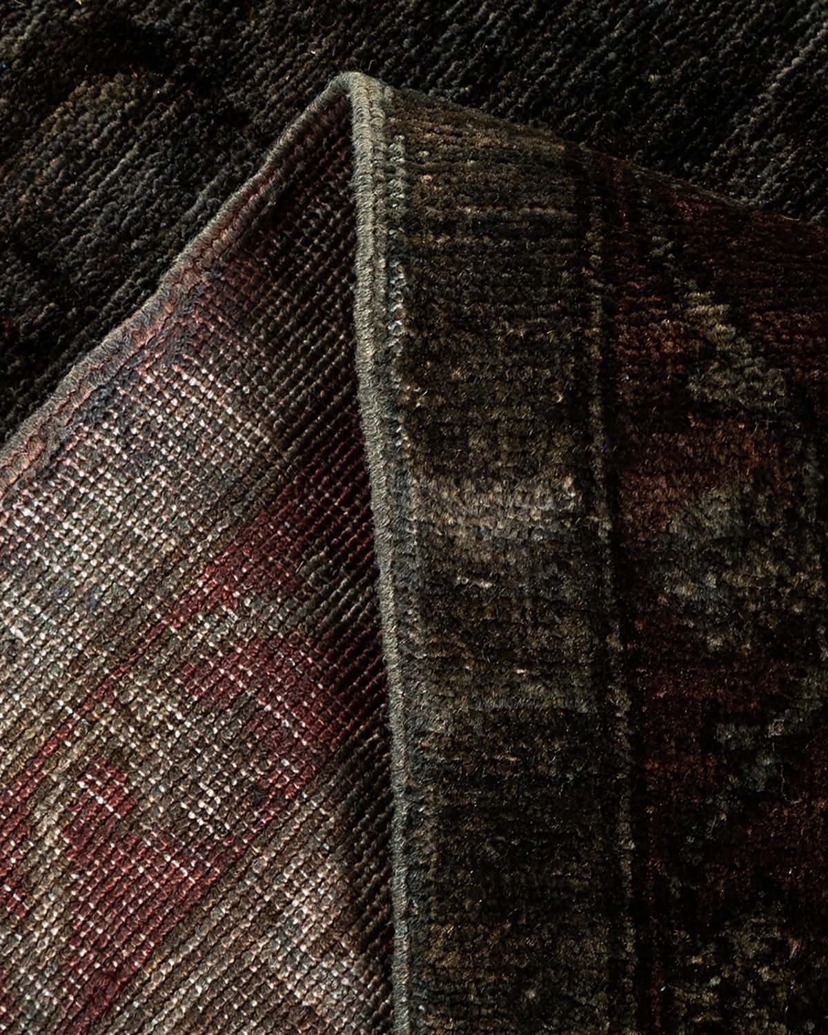 Laine Contemporary Overdyed Hand Knotted Wool Gray Area Rug (Tapis de sol surdimensionné en laine grise nouée à la main) en vente