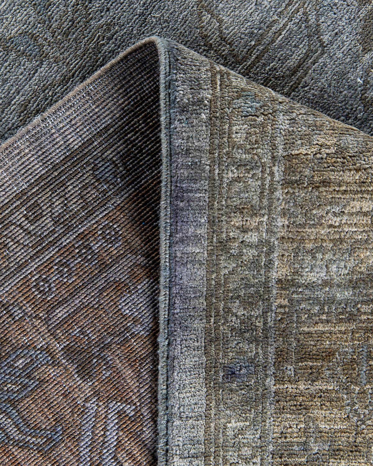 Laine Contemporary Overdyed Hand Knotted Wool Gray Area Rug (Tapis de sol surdimensionné en laine grise nouée à la main) en vente