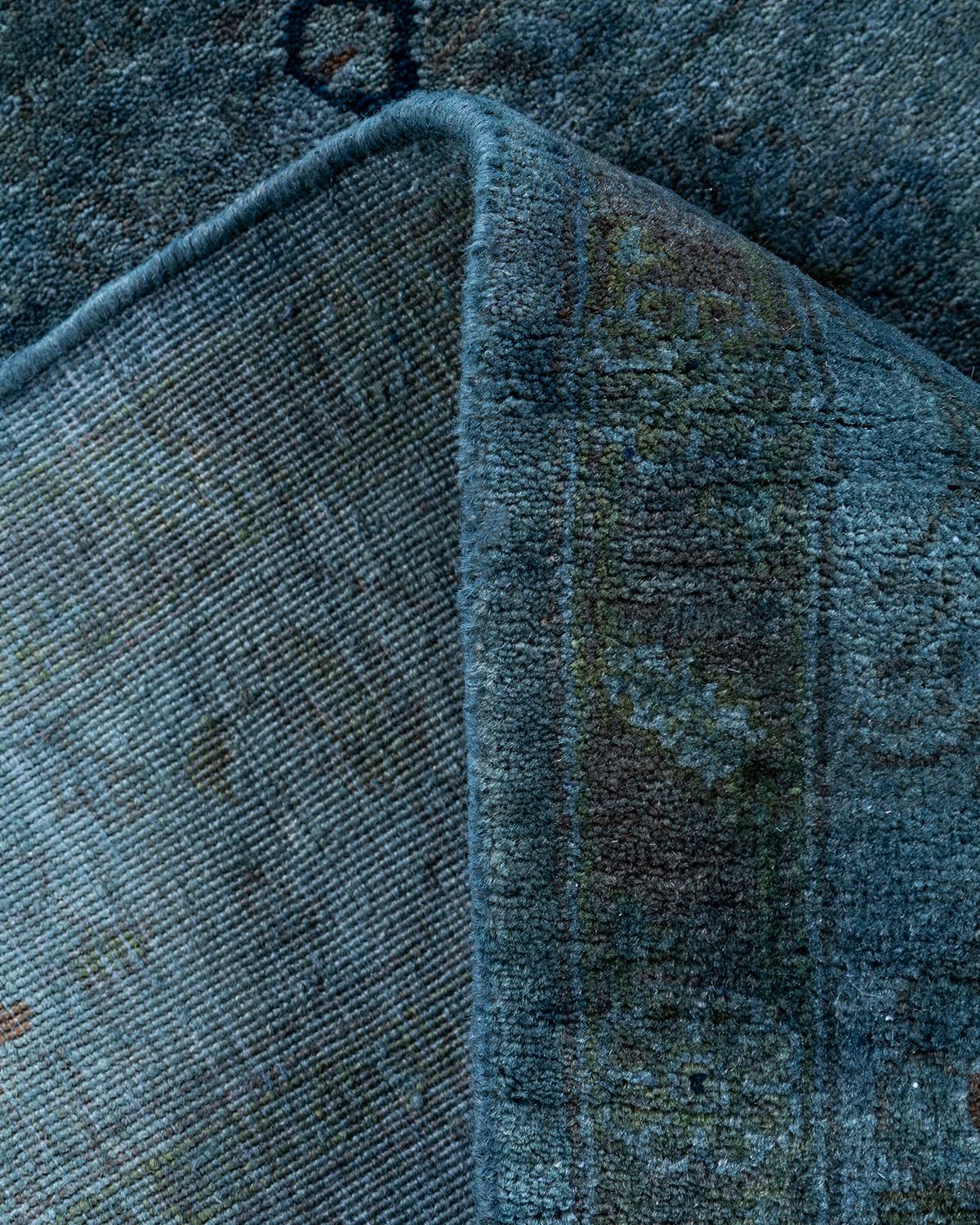 Laine Contemporary Overdyed Hand Knotted Wool Gray Area Rug (Tapis de sol surdimensionné en laine grise nouée à la main) en vente