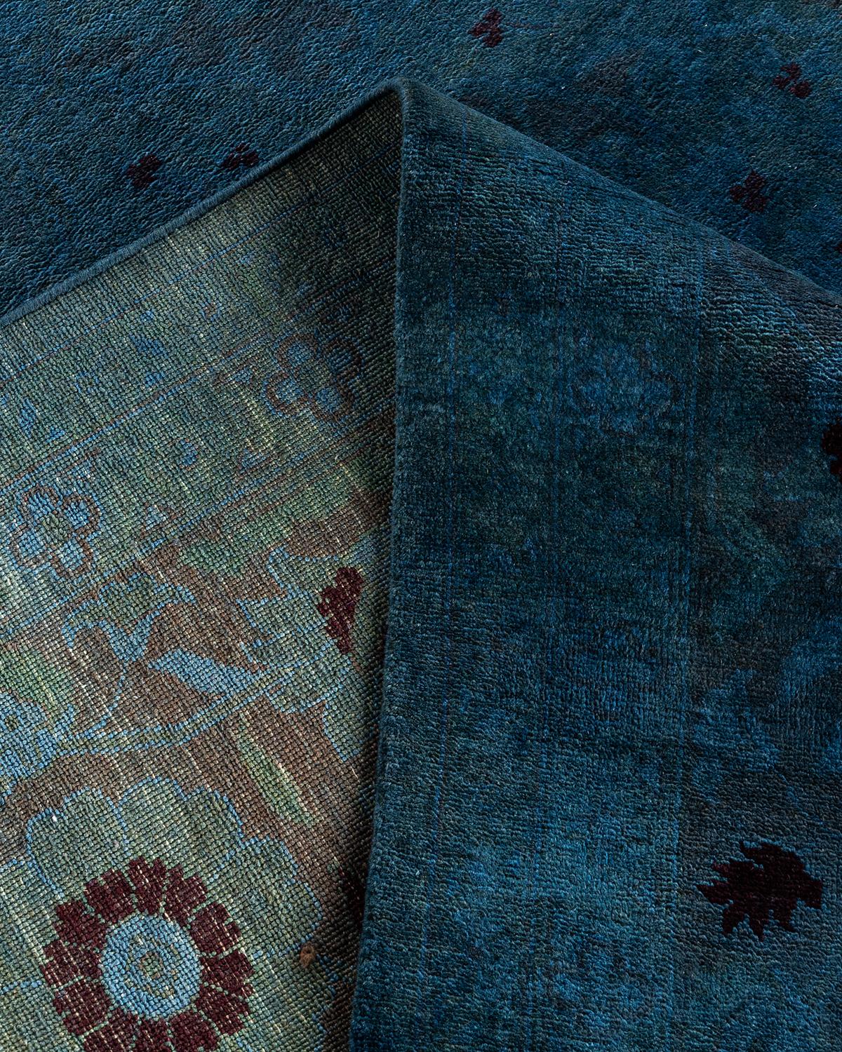 Laine Contemporary Overdyed Hand Knotted Wool Gray Area Rug (Tapis de sol surdimensionné en laine grise nouée à la main) en vente