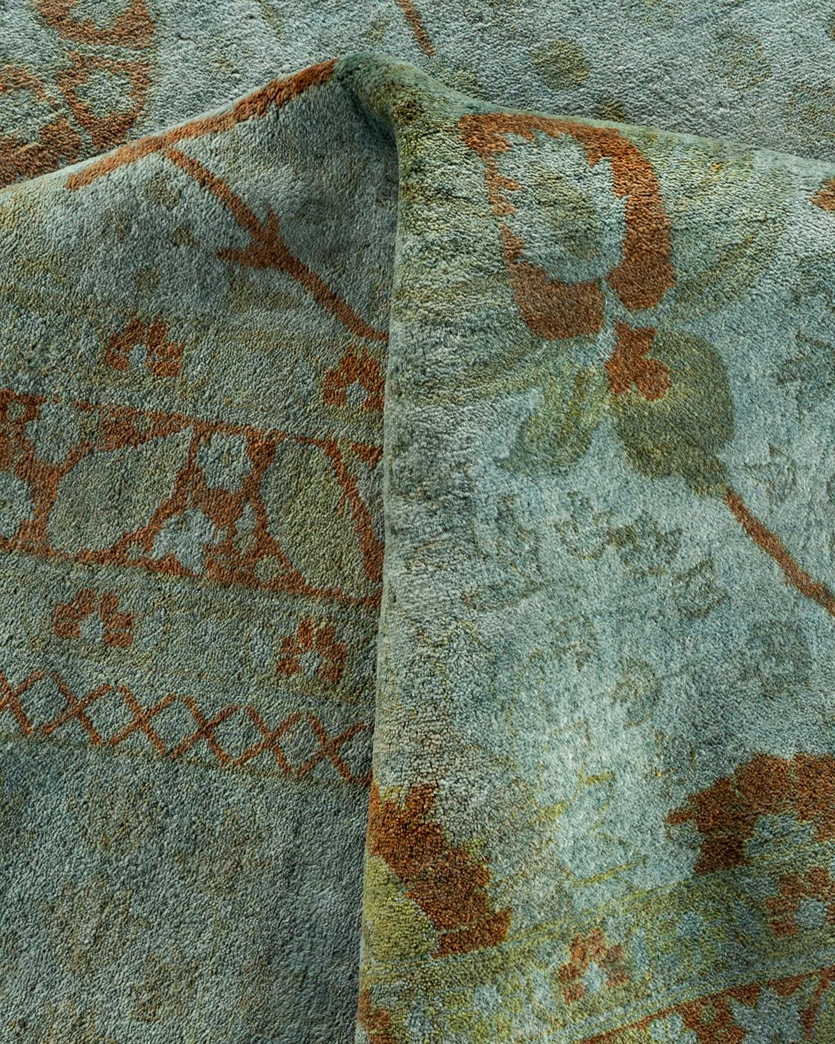 Contemporary Overdyed Hand Knotted Wool Gray Area Rug (Tapis de sol surdimensionné en laine grise nouée à la main) en vente 1
