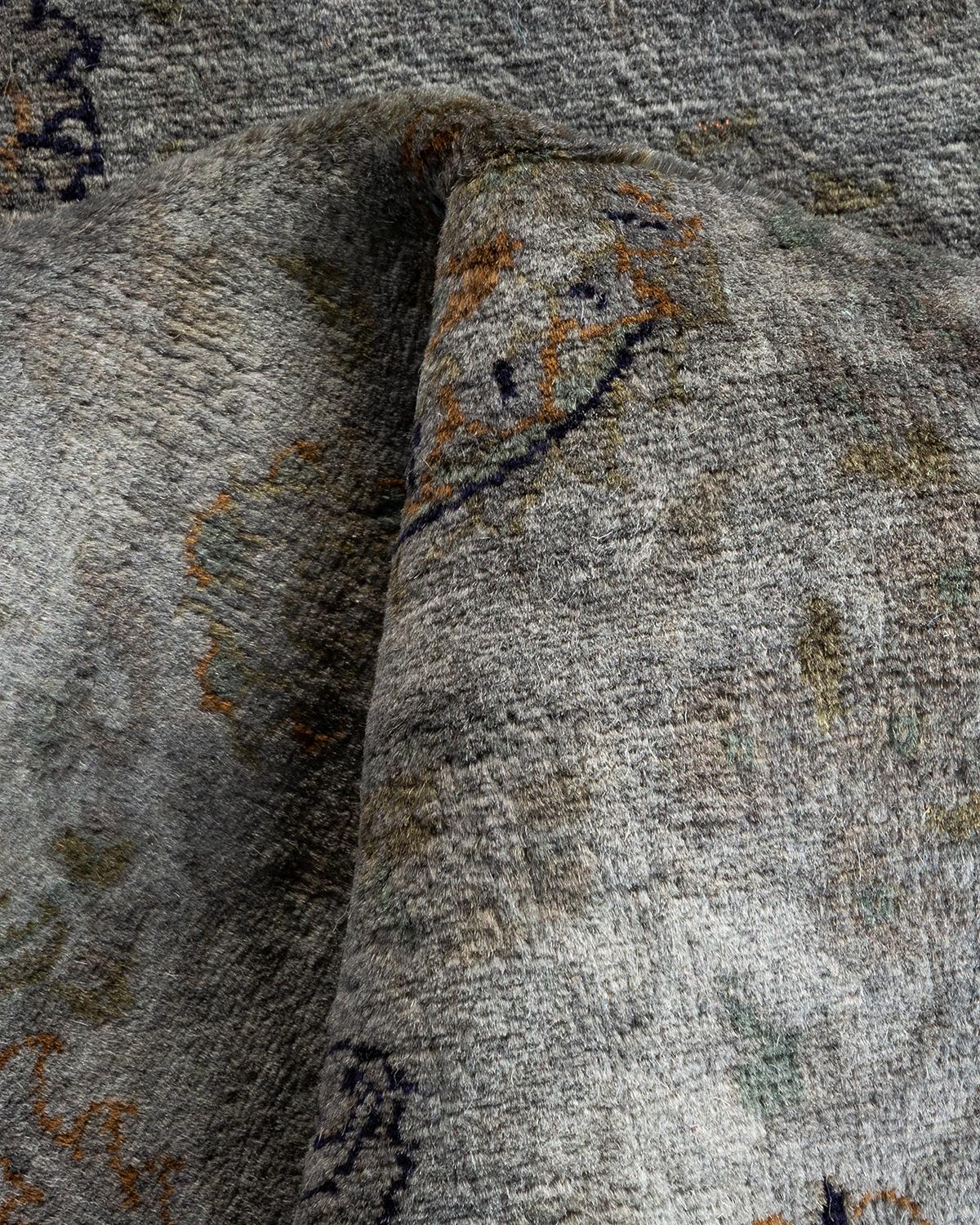Contemporary Overdyed Hand Knotted Wool Gray Area Rug (Tapis de sol surdimensionné en laine grise nouée à la main) en vente 1