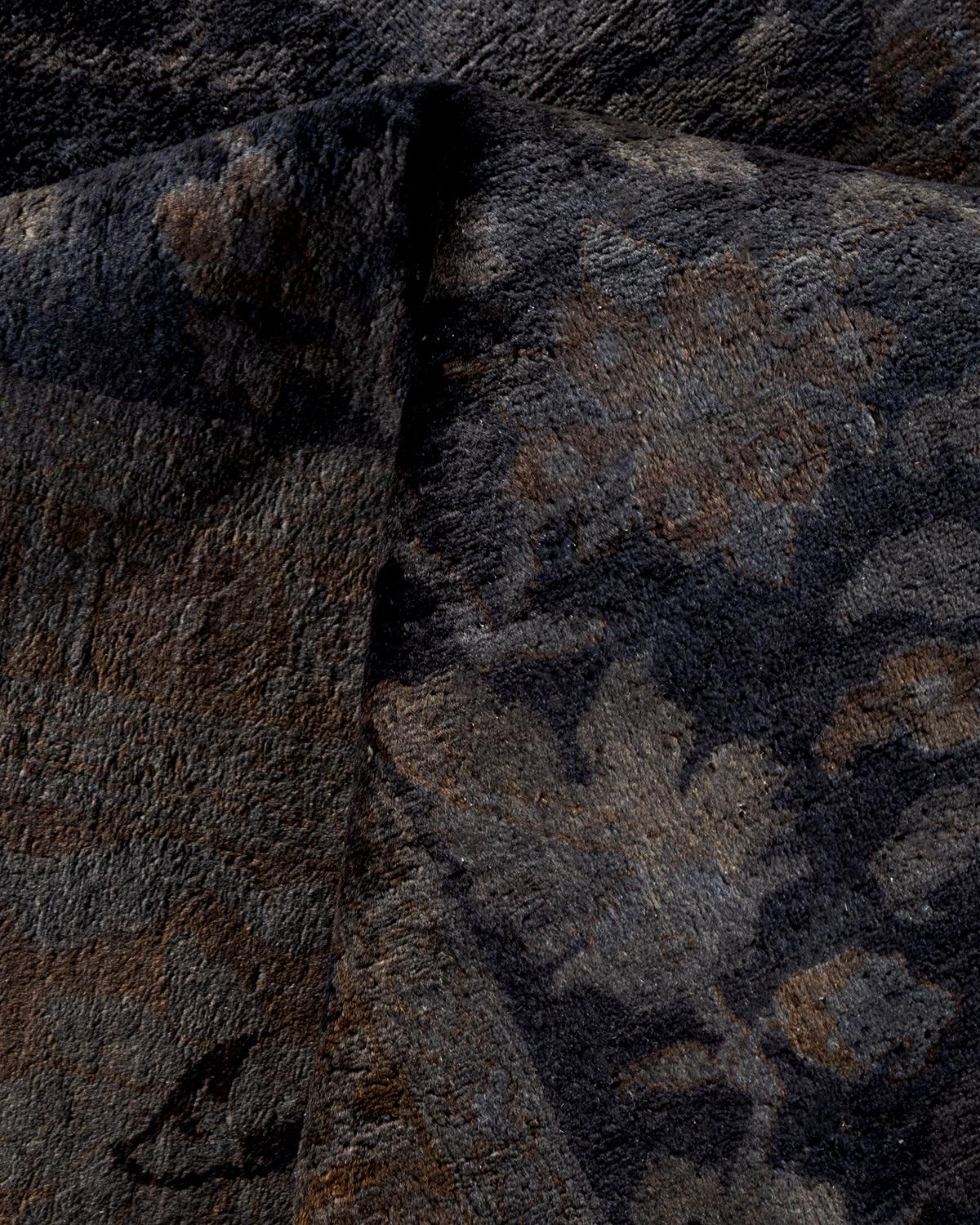 Contemporary Overdyed Hand Knotted Wool Gray Area Rug (Tapis de sol surdimensionné en laine grise nouée à la main) en vente 1
