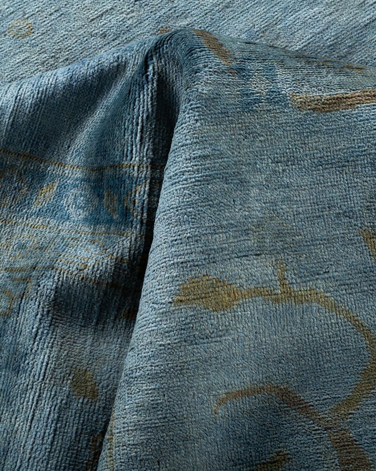 Contemporary Overdyed Hand Knotted Wool Gray Area Rug (Tapis de sol surdimensionné en laine grise nouée à la main) en vente 1